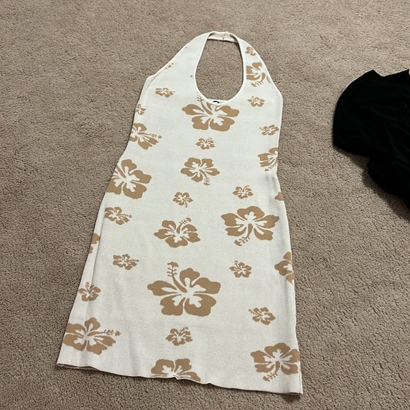 RUNWAY THE LABEL Halter Neck Hawaiian Tropic Dress 👗 - Picture 2 of 3